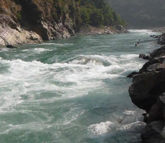किन हुन्छ ठूला आयोजनामा सधैँ अवरोध ?