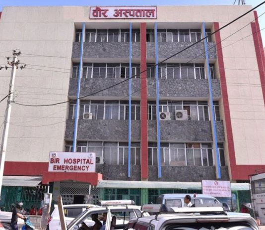 कठै वीर अस्पतालको हालत : मेसिन बिगार्दै, बिरामी निजीमा पठाउँदै