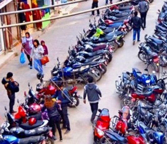एक महिना नबित्दै काठमाडौं महानगरपालिकाले स्मार्ट पार्किङको शुल्क घटायो