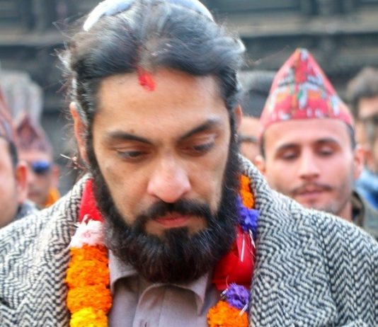 पूर्वयुवराज पारसको दादागिरी: विमानस्थलमा प्रहरीमाथि हातपात (भिडियोसहित)