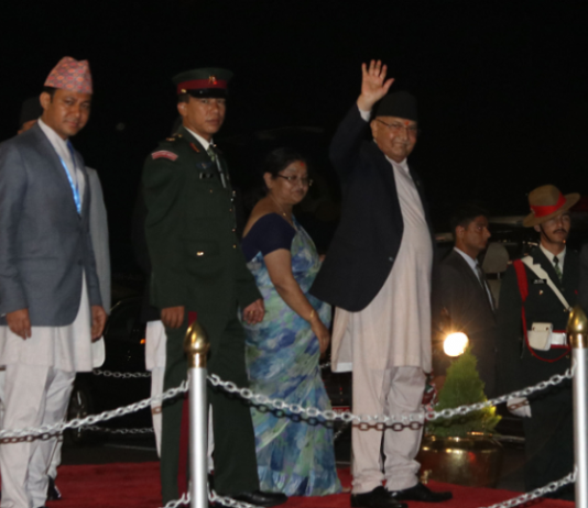 प्रधानमन्त्री ओली सिङ्गापुर गए, पोखरेल कार्यवाहक प्रधानमन्त्री