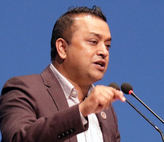 कांग्रेसले कमजोरी सुधार्न नसक्दा रविका पछाडि जनता देखिन थाले : गगन थापा