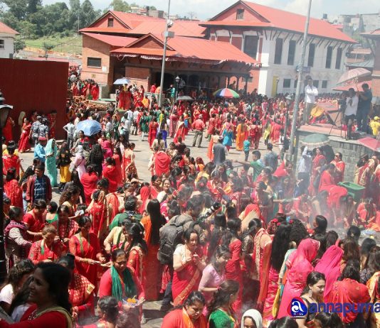 यस्तो देखियो पशुपतिमा तीजको रौनक (फोटो र भिडियो)
