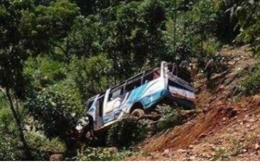 सिन्धुपाल्चोकमा बस दुर्घटना : चालकसहित ११ जनाको मृत्यु, ३० बढी घाइते