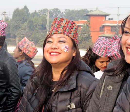 कसरी जन्मियो ढाका टोपी ? छोरीले टोपी लगाउनुको अर्थ के ?