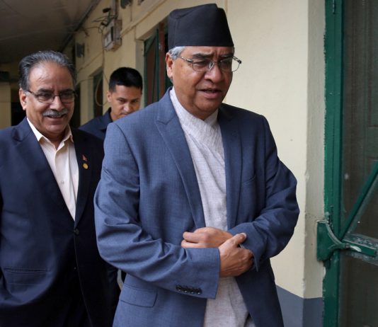 देउवा भेट्न प्रचण्ड पुगे बुढानिलकण्ठ, देउवाले दिए बधाई