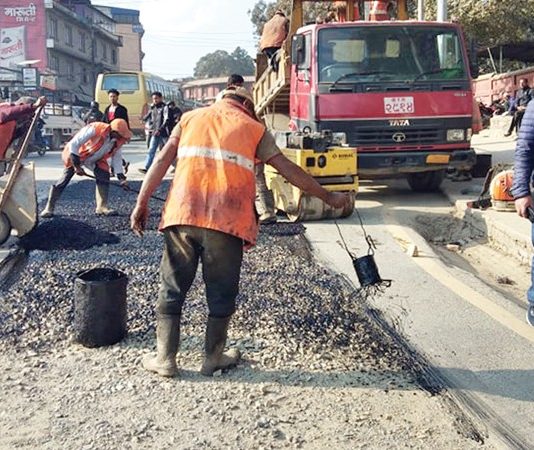 उपत्यकाभित्रका सडकका खाल्डाखुल्डी दुई महिनाभित्र पुरिसक्ने