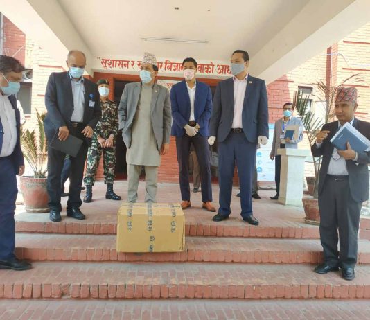 सुमी फर्मास्युटिकलले सरकारलाई दियो १० हजार लिटर सेनिटाइजर