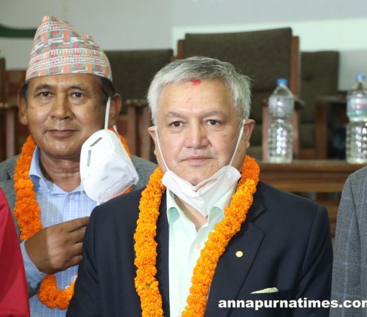 कांग्रेसमा प्रवेश गर्दै थापाले भने : दूधमा चिनी घुलेर बसेझैं मिलेर बस्नेछौं (भिडियोसहित)