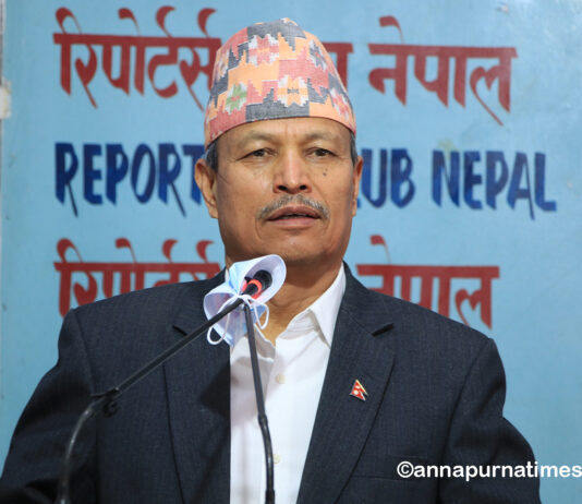 ओलीलाई अध्यक्ष र प्रधानमन्त्रीबाट हट्नुस भनेका छैनौं