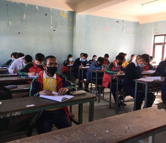 आइतबार विद्यालय बन्द नगर्ने निर्णय