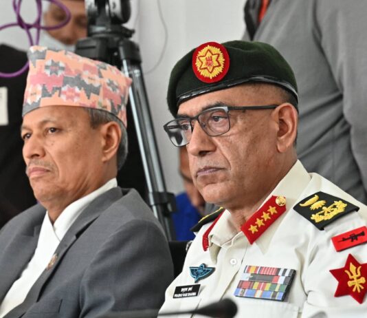 पूर्वरक्षामन्त्रीलाई नै प्रधानसेनापतिले जब यसरी सम्झाए आर्मीको चलन