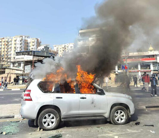 यसरी जलाए बालकुमारीमा यातायातमन्त्री ज्वालाको गाडी (भिडियोसहित)