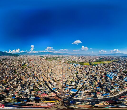 तिहार सुरू भएसँगै असन र इन्द्रचोकमा किनमेल गर्नेको भीड (तस्विरहरू)