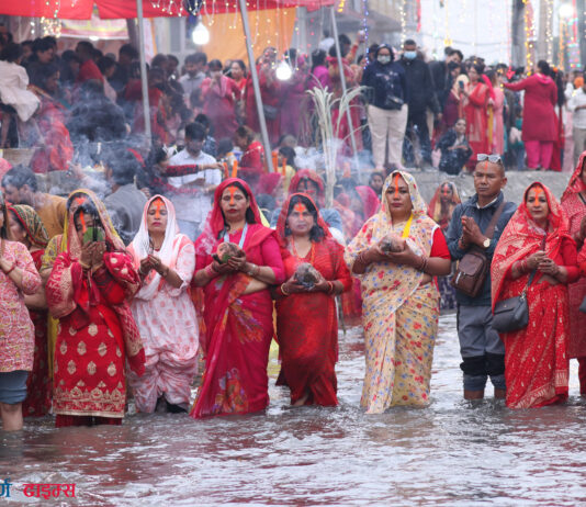 काठमाडौंमा यसरी मनाइयो छठ (तस्वीरहरु)