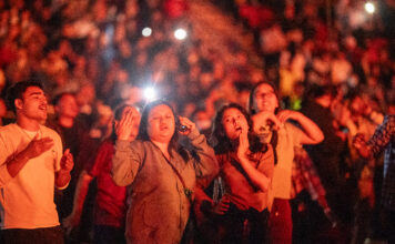 ‘क्रिकेटका लागि नेपथ्य’ कन्सर्टमा रमाए दर्शक (तस्वीरहरू)