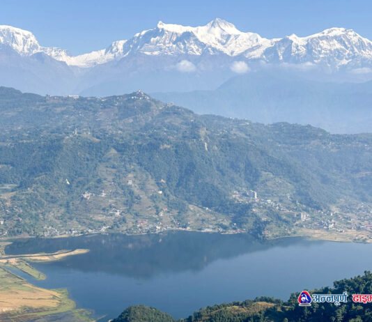 पोखराको पुम्दीकोटबाट देखिएको माछापुच्छ्रे हिमाल (तस्वीरहरू)