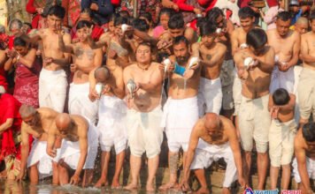 भक्तपुरको त्रिवेणीधाममा एकमहिने माधवनारायण मेला सुरु (तस्वीरहरू)