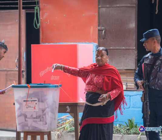 प्रतिनिधिसभा निर्वाचन : उपत्यकामा शान्तिपूर्ण रूपमा मतदान प्रक्रिया जारी (तस्वीरहरू)