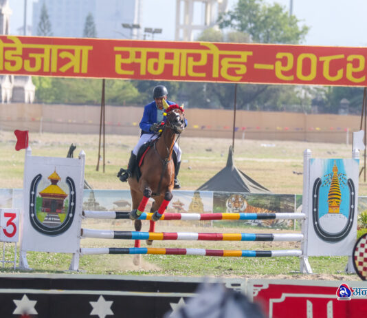 टुँडिखेलमा सेनाले यसरी मनायो घोडेजात्रा (तस्वीरहरू)