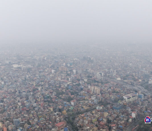 ड्रोनबाट देखिएको धुम्म काठमाडौं (तस्वीरहरू)