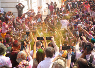वसन्तपुरमा होलीको रौनक (तस्वीरहरू)