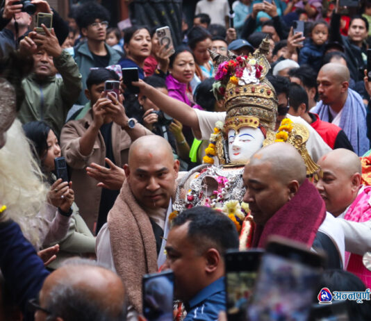 सेतो मच्छिन्द्रनाथ जात्रा सुरु (तस्वीरहरू)