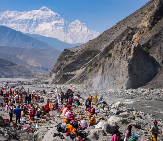 मातातिर्थ औंसीमा मुस्ताङको कागबेनीमा श्राद्ध गर्नेहरूको भीड (तस्वीरहरू)