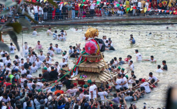 हाँडीगाउँमा यसरी मनाइयो गहना खोज्ने जात्रा (तस्वीरहरू)