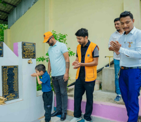 स्वर्गीय नुमराज पोखरेलको स्मृतिमा विद्यालयमा खानेपानी धारा निर्माण