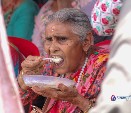असार १५ मा किन खाइन्छ दही–चिउरा ? (तस्वीरहरू)