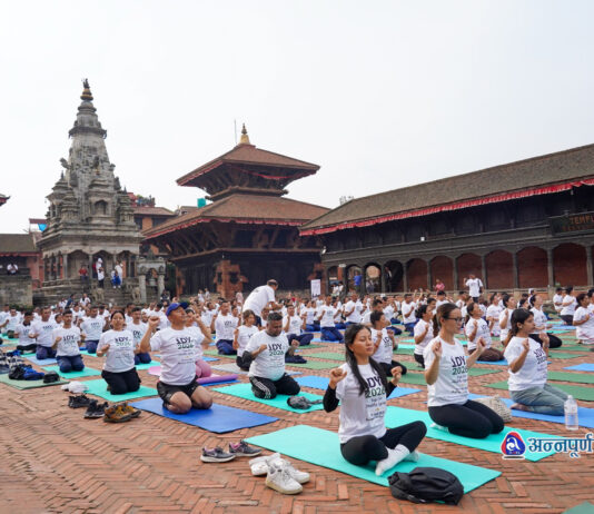 भक्तपुर यसरी मनाइयो अन्तर्राष्ट्रिय योग दिवस (तस्वीरहरू)