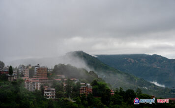कुहिरोले ढाकिएको धुलिखेल र आसपासको दृश्य (तस्वीरहरू)