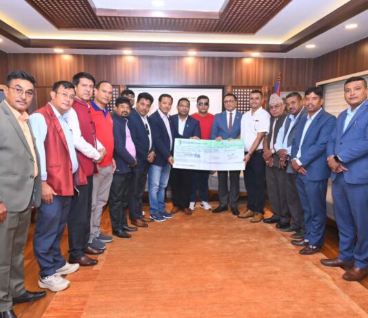 भोटेकोशी बाढी प्रभावितका लागि रोयल एवान इन्भेस्टमेन्टद्वारा पाँच लाख बढी सहयोग